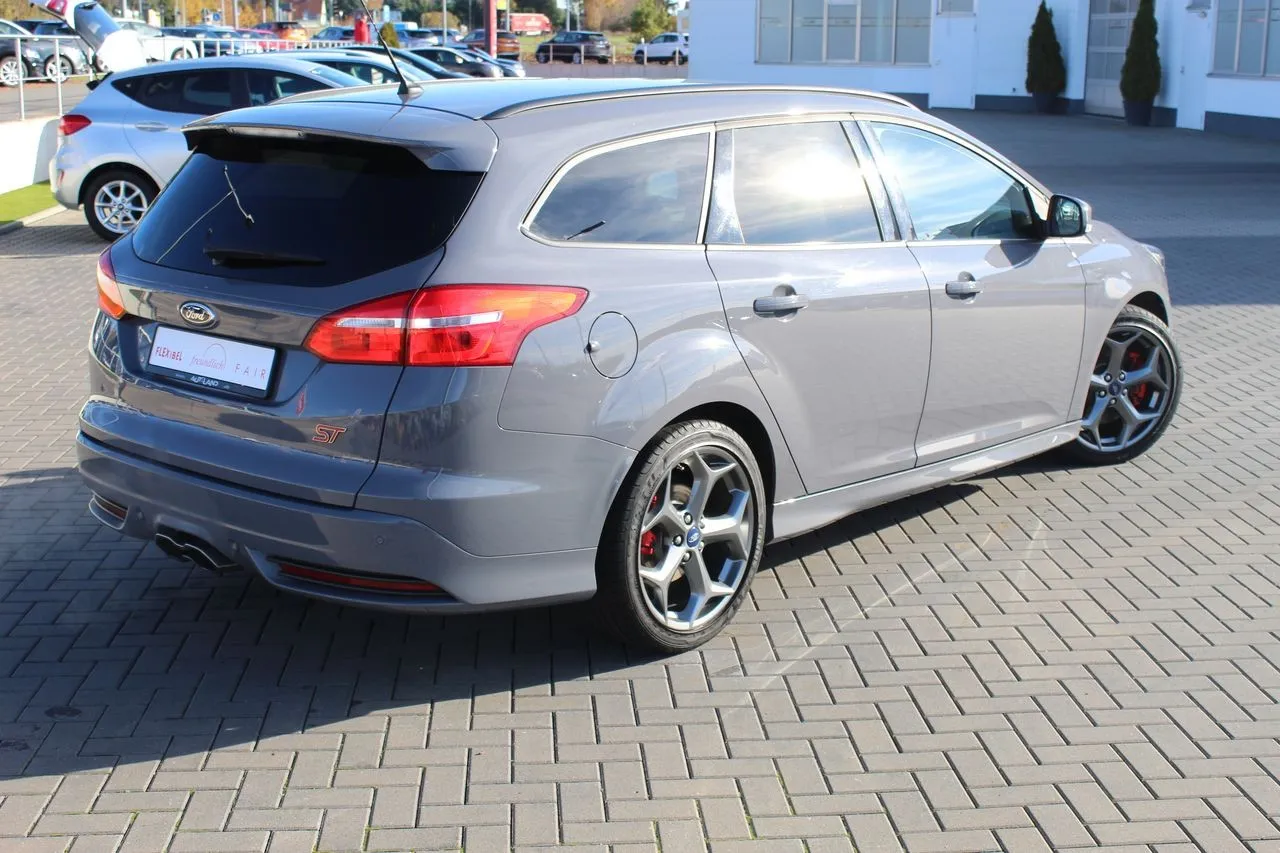 Ford Focus ST 2.0 Ecoboost...  Image 4