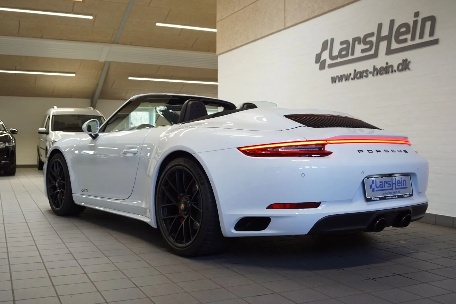 Porsche 911 Carrera 4 GTS 3,0 Cabriolet PDK 2d Image 3