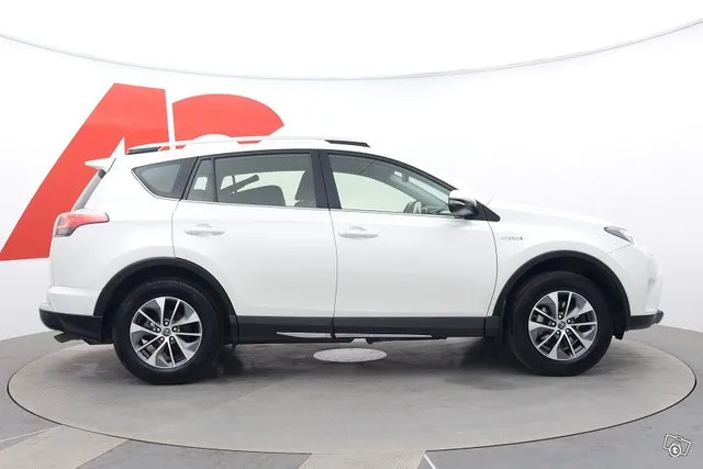 Toyota RAV4 2,5 Hybrid AWD Active - NAVIGOINTI/ VETOKOUKKU / LOHKOLÄMMITIN / ADAPT. VAKKARI / PERUUTUSKAMERA / SÄHKÖLUUKKU Image 6